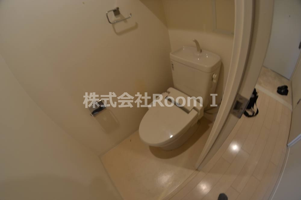 トイレ　落ち着いた色調のトイレです