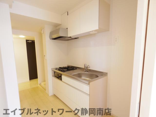 キッチン　コンパクトなキッチンで掃除もラクラク