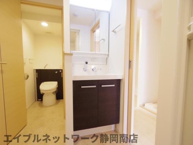 洗面設備　広い洗面スペース