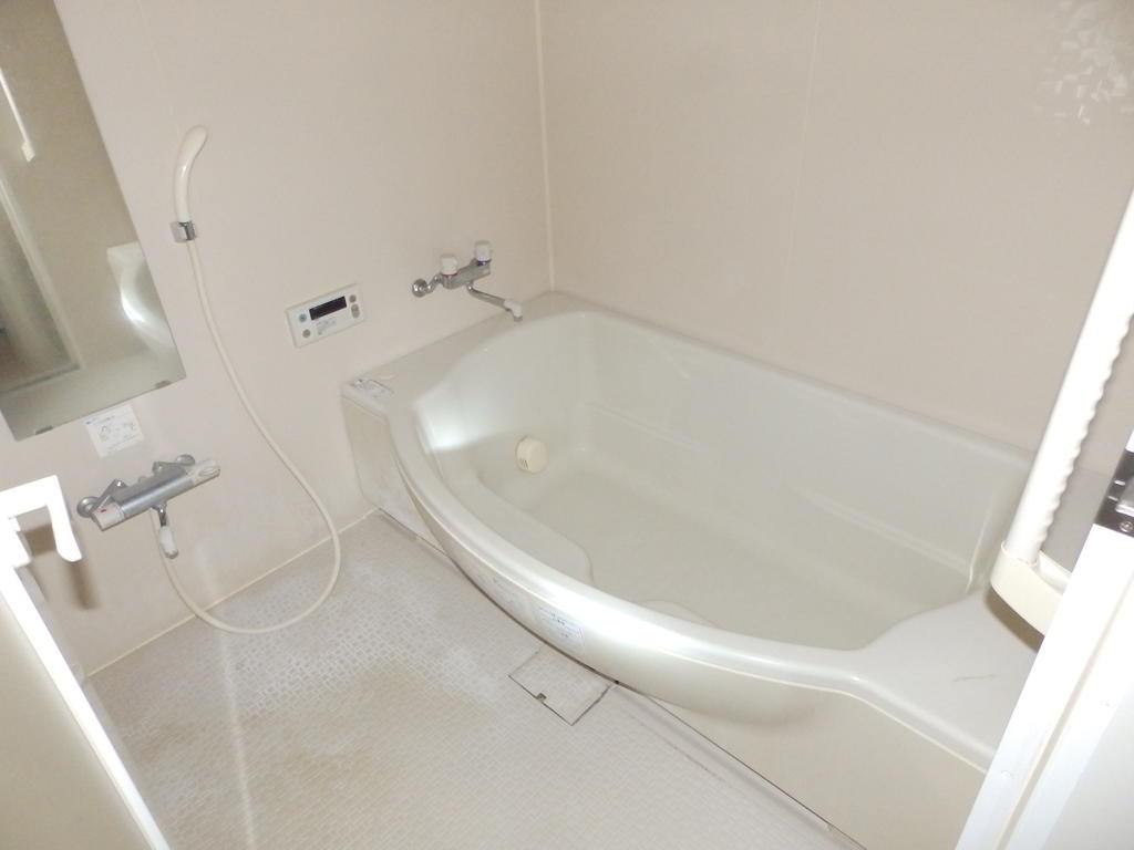 バス・シャワールーム　ゆったり浴槽です