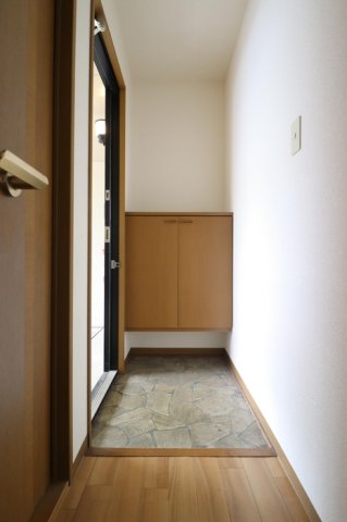 玄関　収納もある玄関です