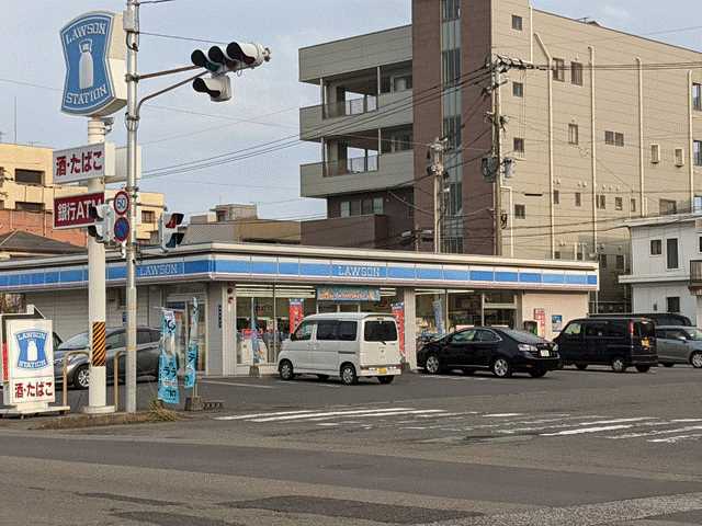 コンビニ　ローソン（コンビニ）まで794m