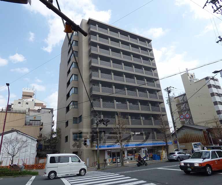 京都市上京区主税町のマンションの建物外観