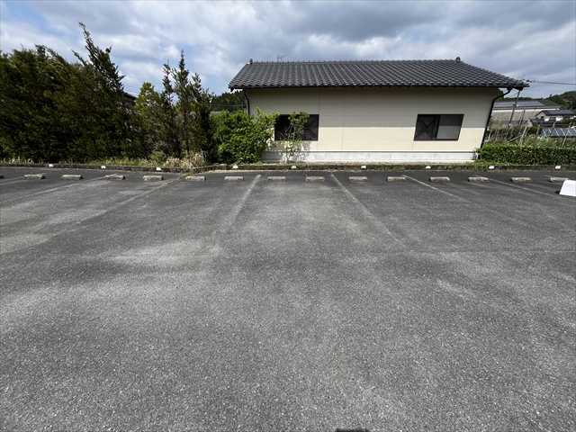 【サンシャインコートS棟の駐車場】