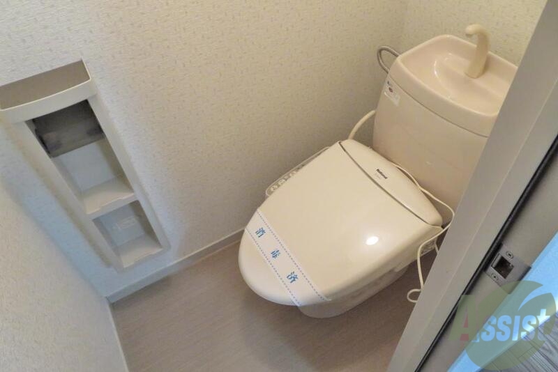 トイレ　トイレはシンプルかつオーソドックスですが清潔感がありますね。
