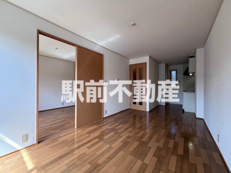 居室・リビング　※同物件別部屋の参考写真・現況優先