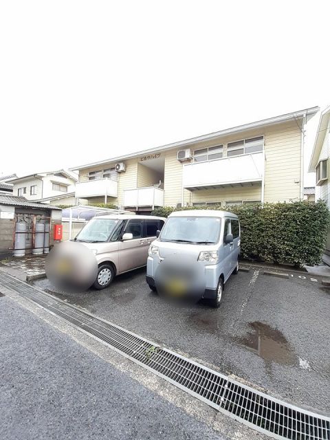 【福山市幕山台のアパートの駐車場】