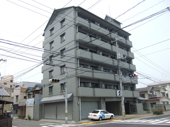 広島市南区西旭町のマンションの建物外観