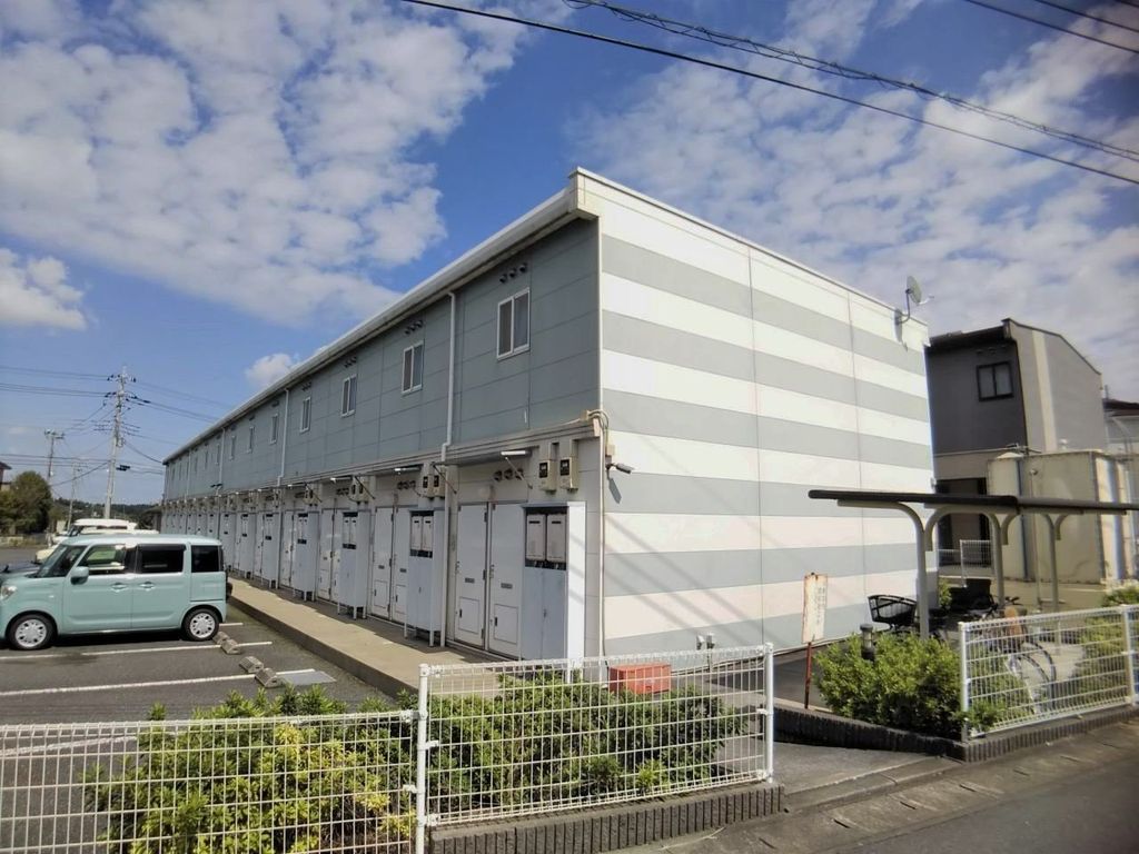 成田市江弁須のアパートの建物外観