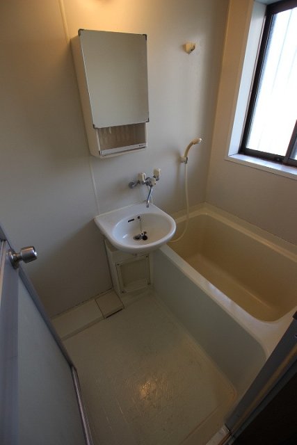 バス・シャワールーム　写真は別号室のものです。