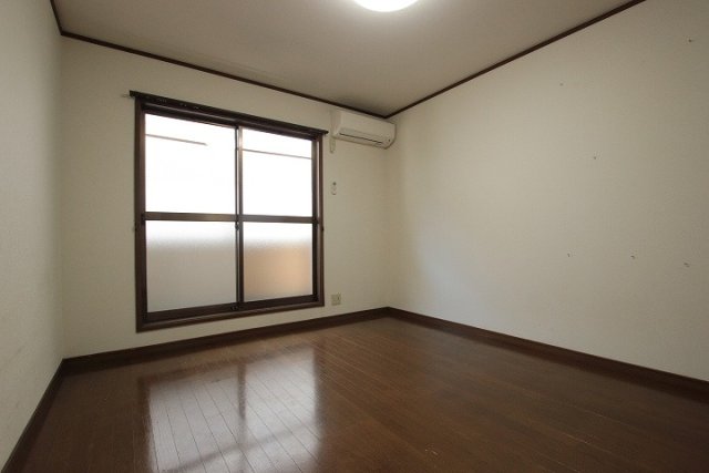 居室・リビング　写真は別号室のものです。