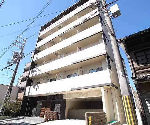 京都市下京区坊門中之町のマンションの建物外観