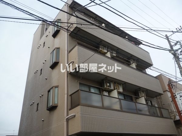 秦野市本町のマンションの建物外観