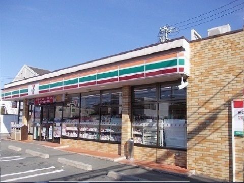 【豊川市谷川町のアパートのコンビニ】