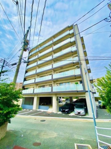 【福岡市中央区小笹のマンションの建物外観】