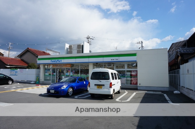 コンビニ　ファミリーマート（コンビニ）まで656m