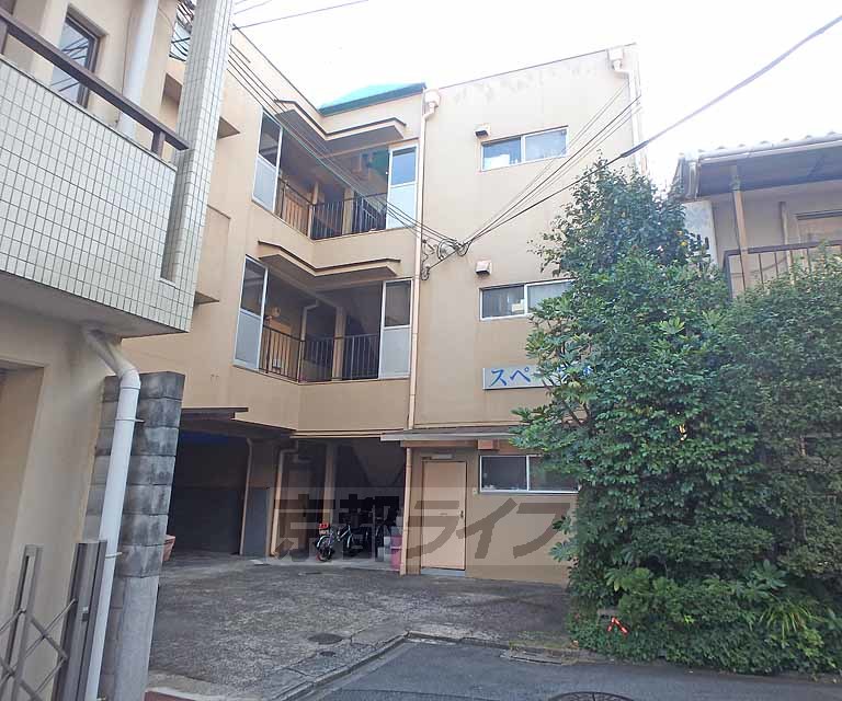 【京都市左京区下鴨芝本町のマンションの建物外観】