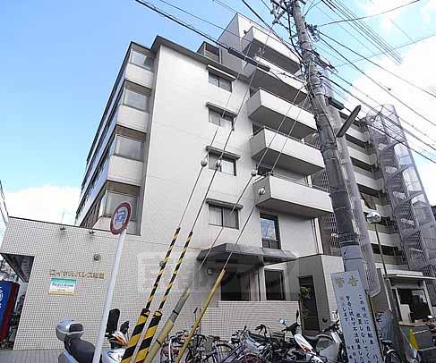 【京都市東山区三吉町のマンションの建物外観】