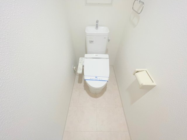 トイレ　綺麗なトイレにはウォシュレット標準装備です。