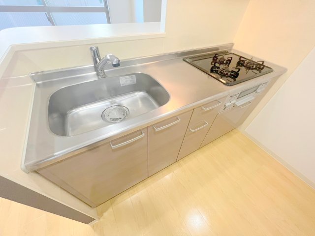 キッチン　オシャレなシステムキッチン。お料理好きには嬉しいですね。