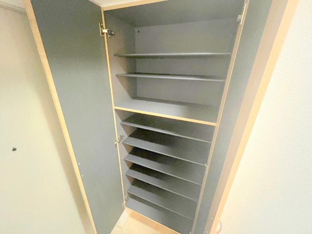 収納　大きいシューズボックスは靴がいっぱい入れれますね。