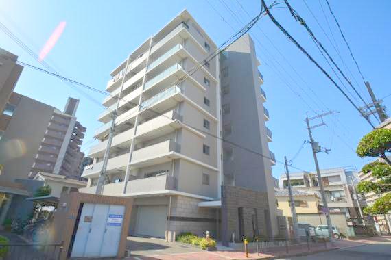 建物外観　存在感のある外観は落ちついた色合いで、堂々としていますね。