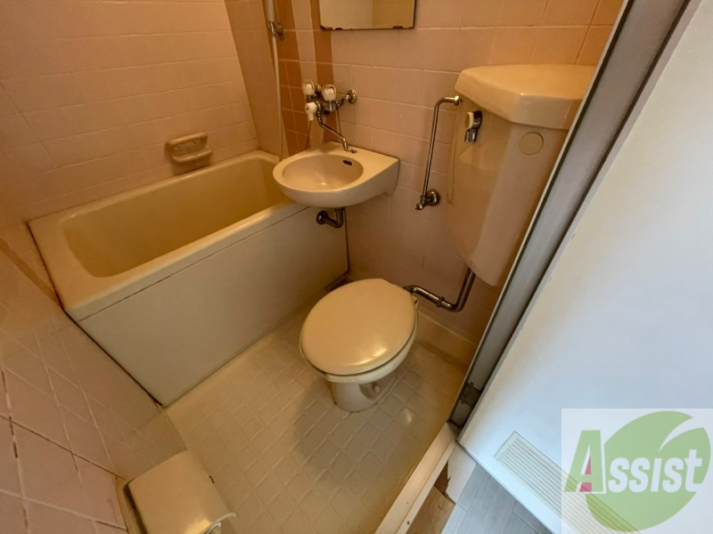 バス・シャワールーム　ユニットバスです。疲れを癒すのに欠かせませんね！