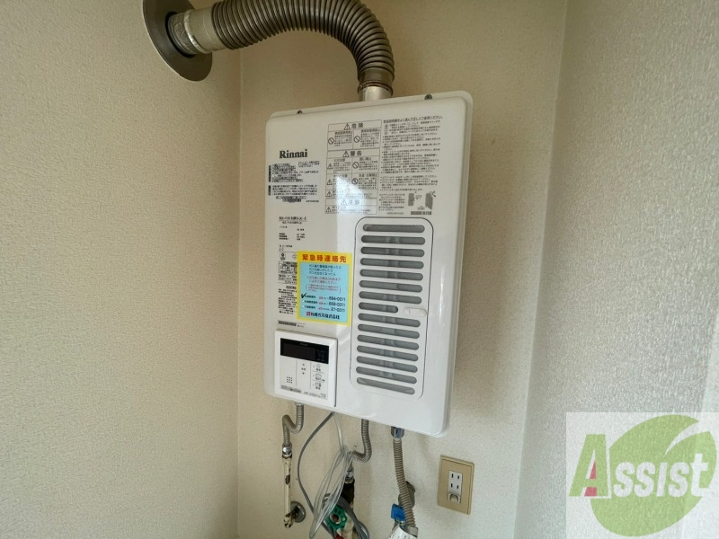 その他設備　給湯器は簡単操作で温度調整ができますよ。