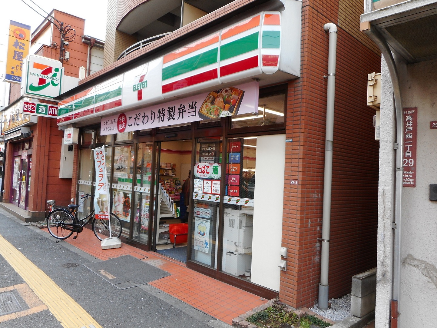 コンビニ　セブンイレブン杉並高井戸駅前店（コンビニ）まで375m