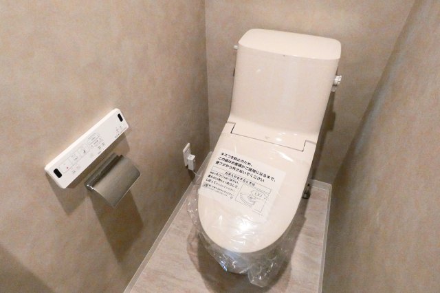 トイレ　温水洗浄便座付です。