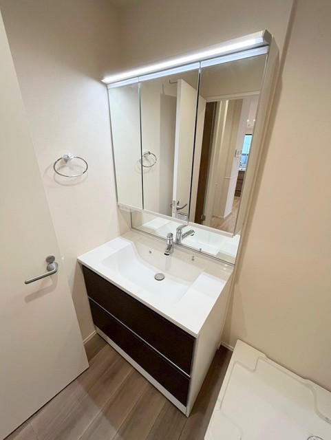 洗面設備　★三面鏡シャンプードレッサー★