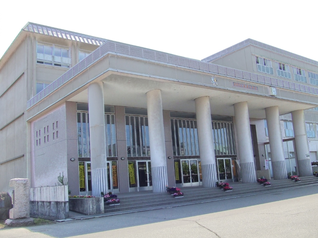 中学校　長岡市立旭岡中学校（中学校）まで914m