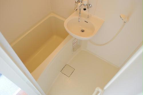 バス・シャワールーム　洗面台つきのお風呂