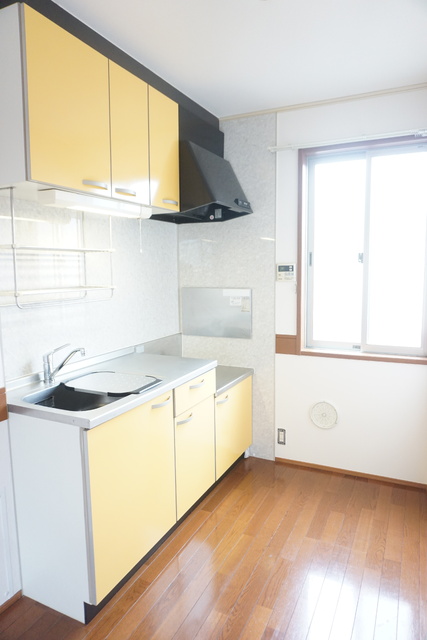 キッチン　窓があり明るいキッチン