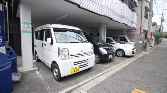 【メゾン桃町の駐車場】