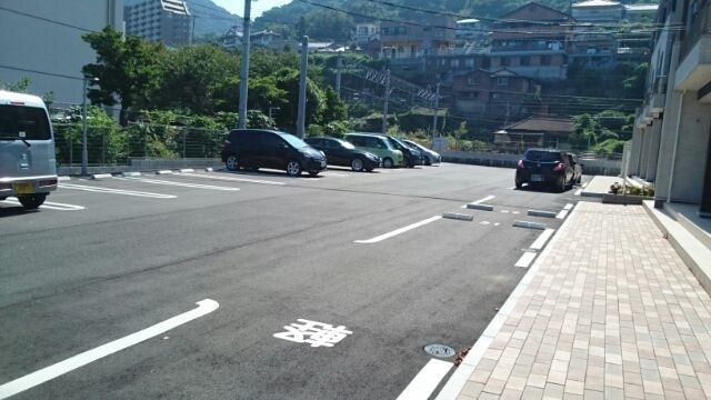 【北九州市門司区西海岸のアパートの駐車場】