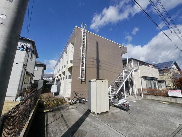 入間市下藤沢のアパートの建物外観