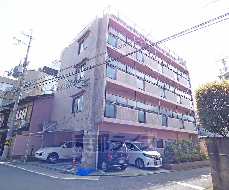 京都市北区平野宮本町のマンションの建物外観