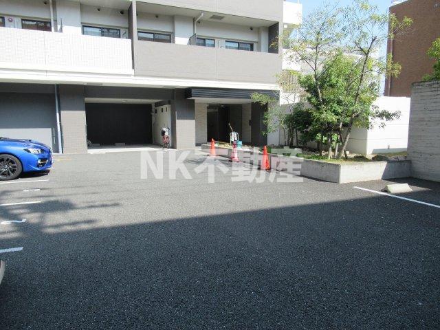 駐車場　駐車場があるので、車を買う予定の方も安心です