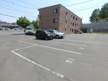 【札幌市厚別区厚別町上野幌のマンションの駐車場】