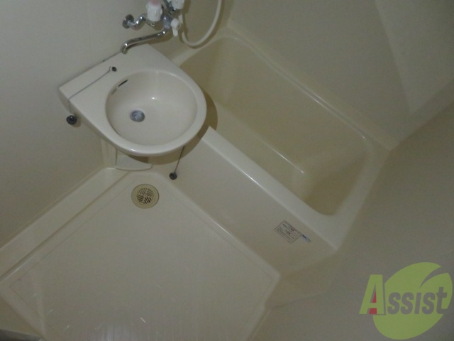 バス・シャワールーム　１人暮らしにはピッタリのサイズ感ですね！