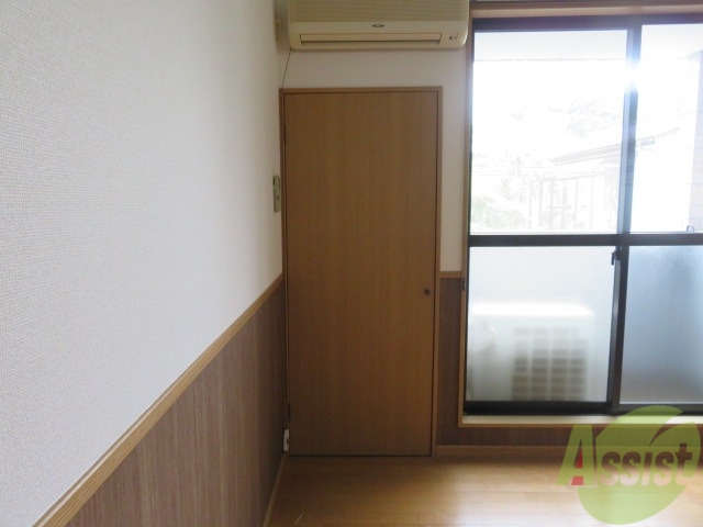 収納　収納はこちらのクローゼットをお使いください。