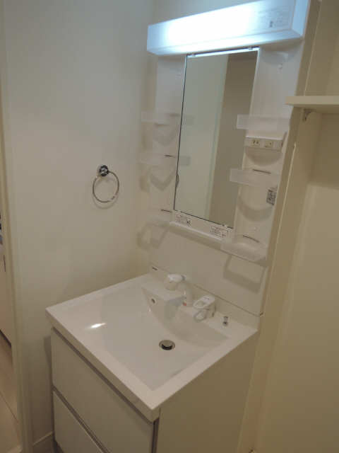 洗面設備　同一タイプ物件の写真です。