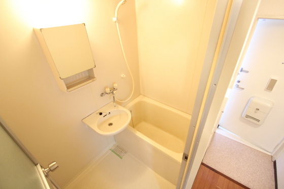 バス・シャワールーム　※別部屋の写真です