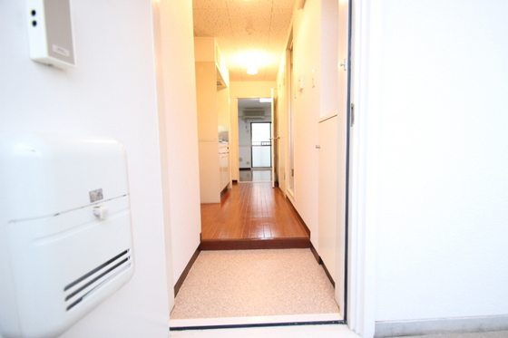 玄関　※別部屋の写真です