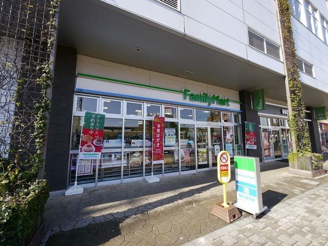 コンビニ　ファミリーマート狭山市駅東口店（コンビニ）まで1376m