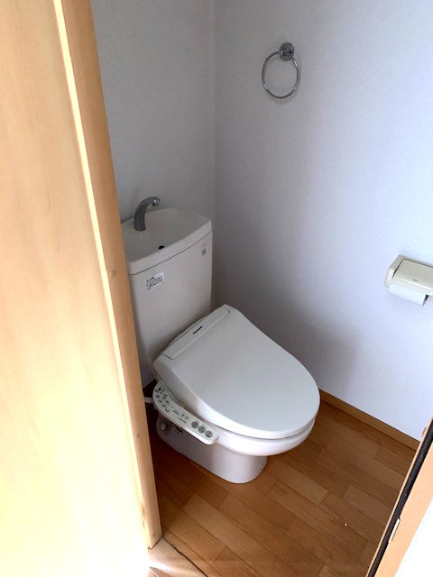 トイレ　温水洗浄便座付トイレ