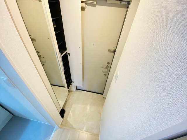 玄関　＊コンテチェストIIIと同タイプのお部屋です。