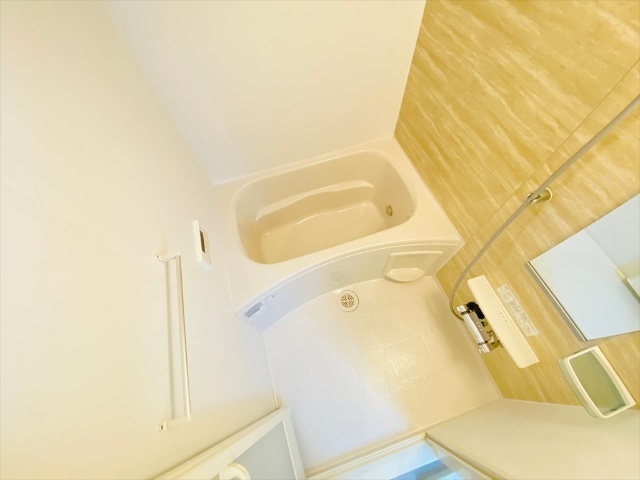 バス・シャワールーム　＊コンテチェストIIIと同タイプのお部屋です。