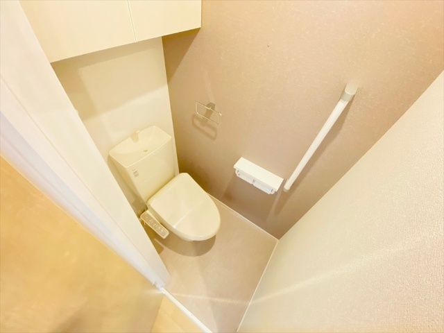 トイレ　＊コンテチェストIIIと同タイプのお部屋です。